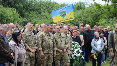 Загинув на Харківщині: волиняни попрощались з Героєм Василем Сущиком