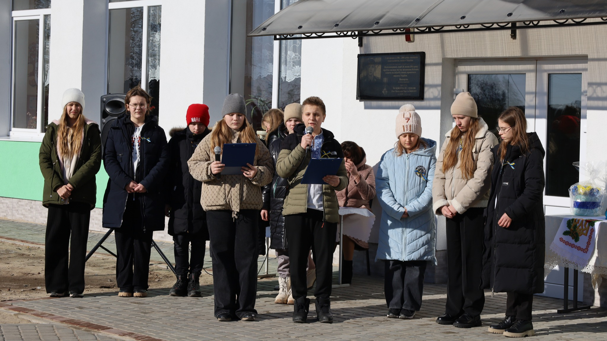 Рідні, побратими та громада вшановують пам’ять загиблих воїнів біля меморіальних дощок