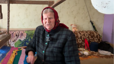 Тче щодня: 84-річна волинянка працює на верстаті, якому понад століття