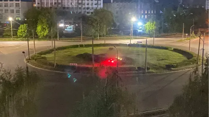 У Луцьку біля ТЦ «Глобус» авто на швидкості влетіло в кільце: що відомо