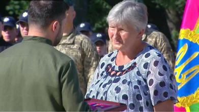 Президент України вручив «Золоту Зірку» матері загиблого Героя з Волині