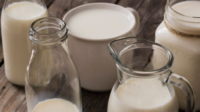 Козяче чи коров’яче: яке молоко насправді корисніше
