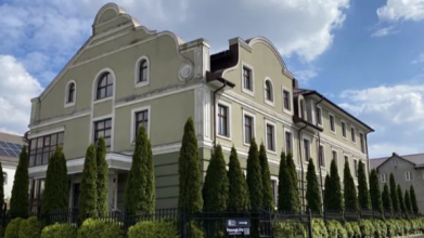 У центрі Луцька продають триповерхову будівлю за $3,8 мільйона