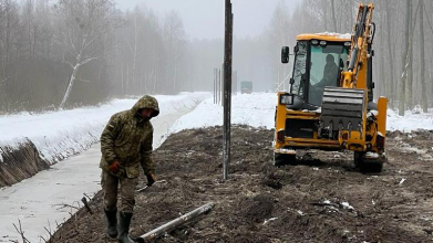 На півночі Волині продовжують укріплювати кордон із Білоруссю. Відео