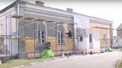 Власницю історичної пам'ятки поблизу Луцька, яка поновила фасад, хочуть зобов'язати демонтувати виконані роботи