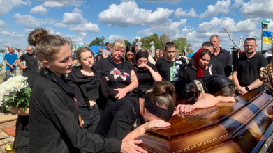 Три роки чекали на повернення: на Волині попрощалися із загиблим захисником Миколою Фоміним