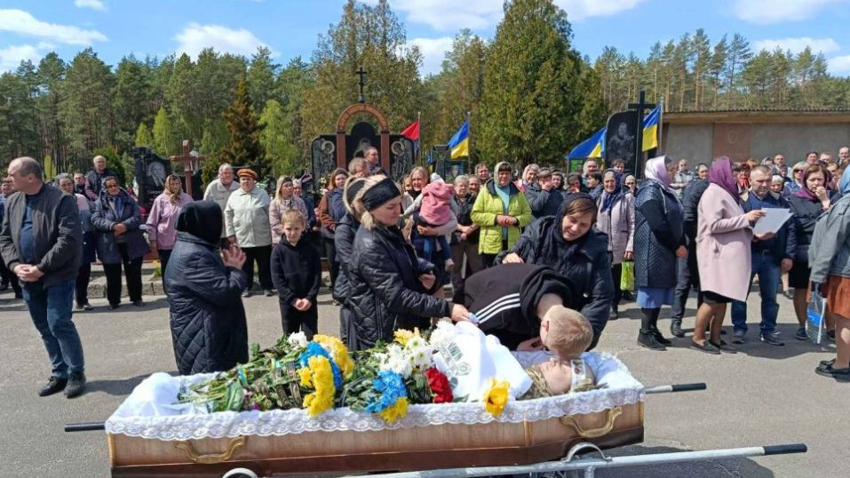 Життя обірвалося під час відпустки: волиняни провели в останню дорогу Андрія Сидорука