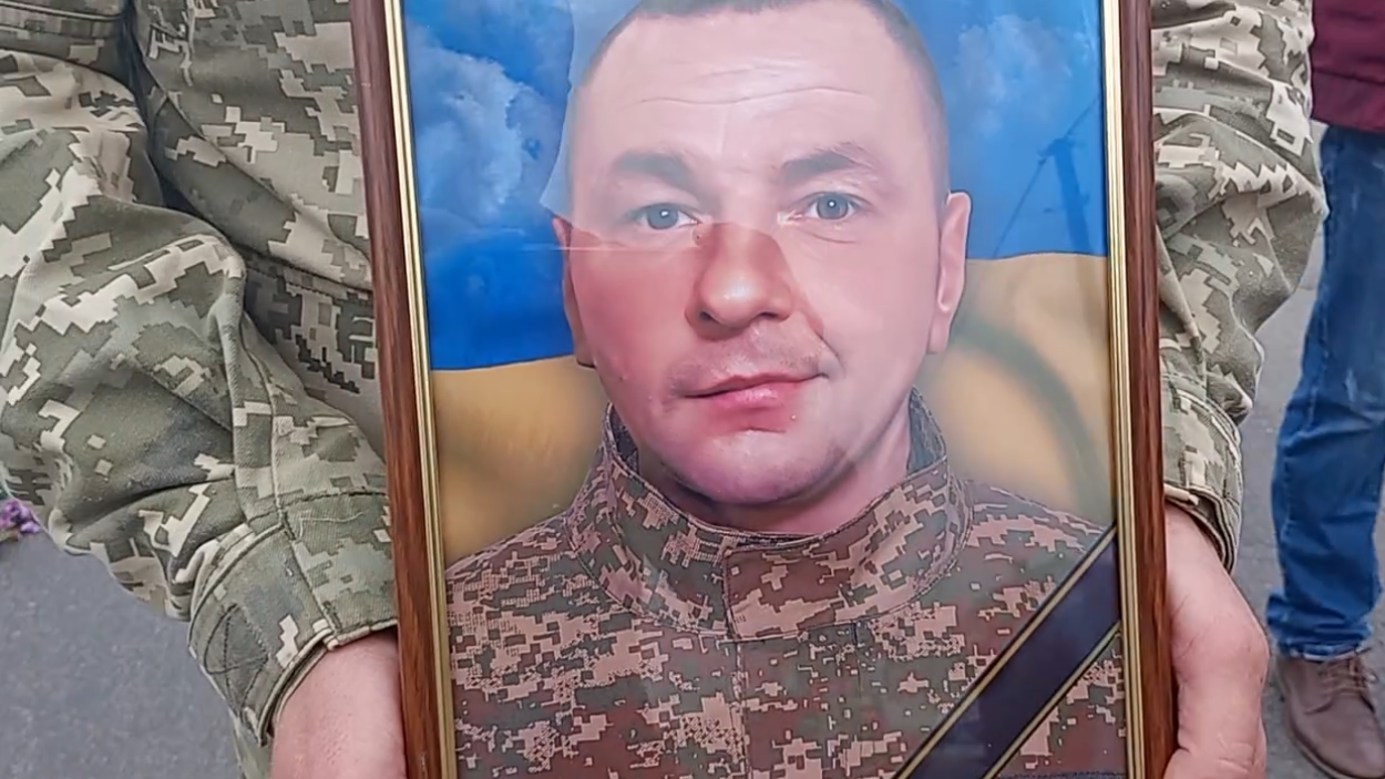 Понад рік вважався зниклим безвісти: на Волині в останню путь провели захисника Віталія Борбіча