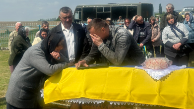 Устилузька громада попрощалася із захисником України Олександром Сачуком