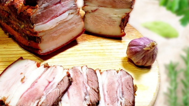 Як приготувати копчене сало без коптильні: простий рецепт із цибулею