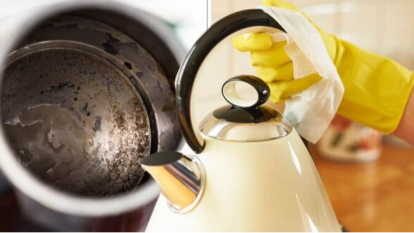 Як за 10 хвилин видалити накип із чайника та термоса: лайфхак з лимоном і сіллю