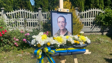Повернувся назавжди «на щиті»: на Волині попрощалися з Героєм Віталієм Крикуном