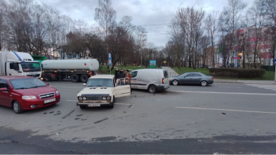 У Луцьку на вулиці Конякіна ДТП: не розминулися два легкових автомобілі
