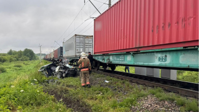 На Волині вантажний потяг розчавив автомобіль: загинув 19-річний водій