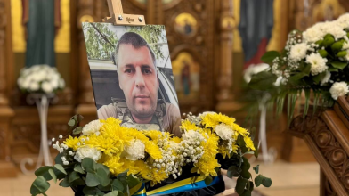 Вважався зниклим безвісти: на Волині в останню земну дорогу провели Героя Олександра Бєлова