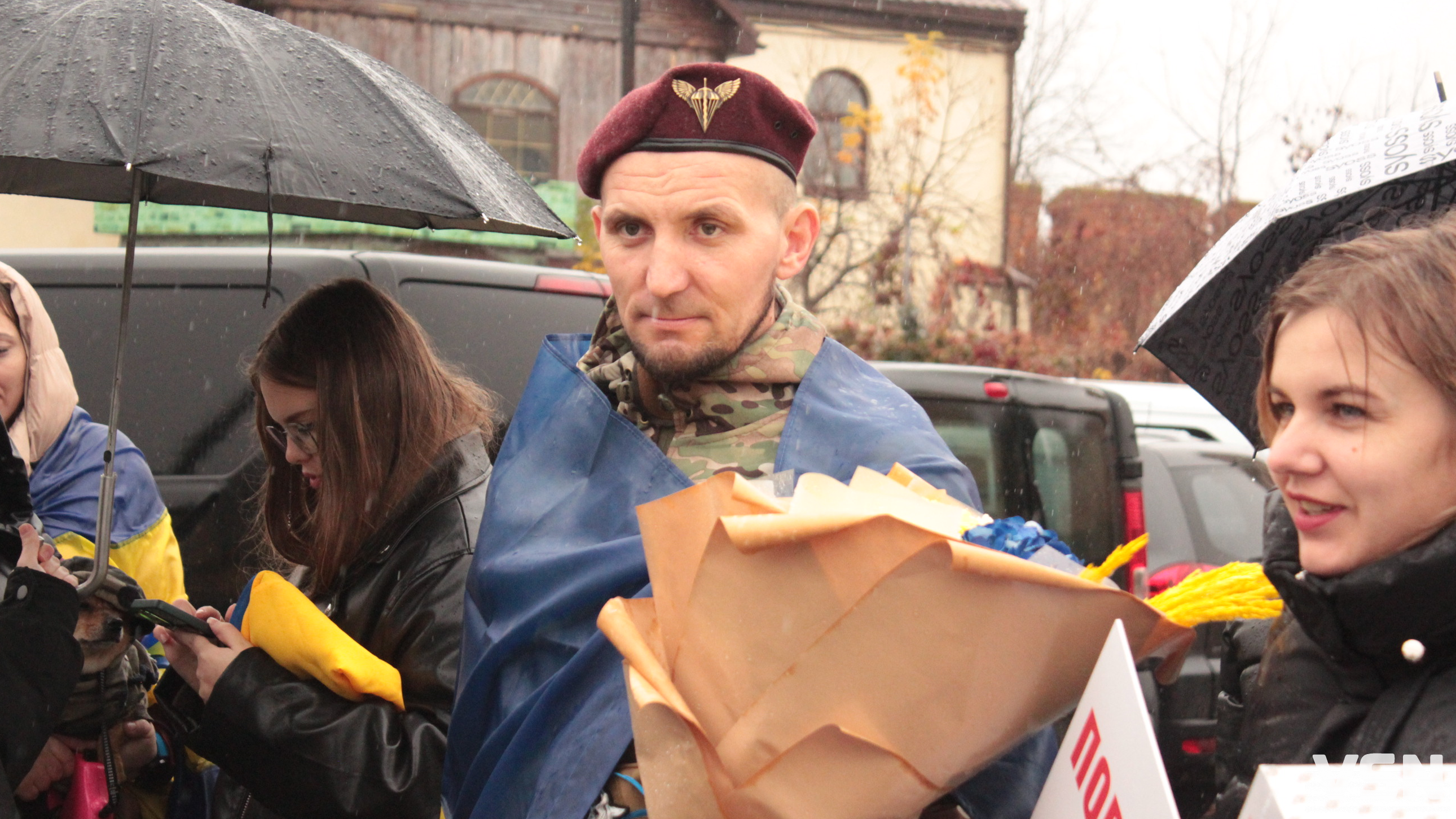 Після трьох років полону у Луцьку зустріли захисника Віталія Глєбова