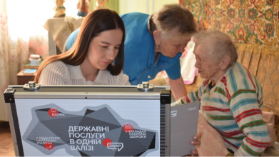 Адмінпослуги вдома: ЦНАП Луцька оновив «Мобільну валізу» для маломобільних мешканців