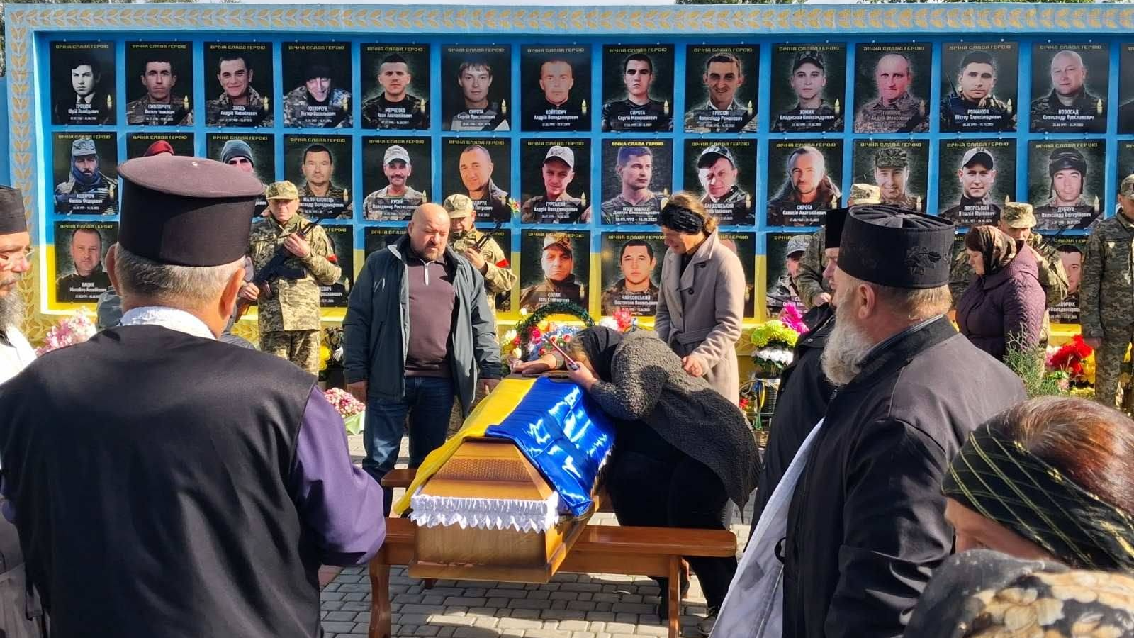 Майже рік вважався зниклим безвісти: на Волині поховали 33-річного Героя Володимира Теслюка