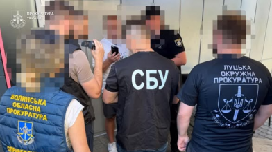 У Луцьку доцента університету затримали на хабарі за «вступ» ухилянтів до коледжу