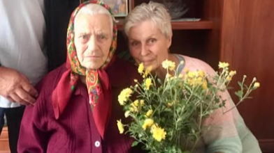 Має 2 доньок, 4 онуків та 5 правнуків: довгожителька з Волині відзначила 96-річчя