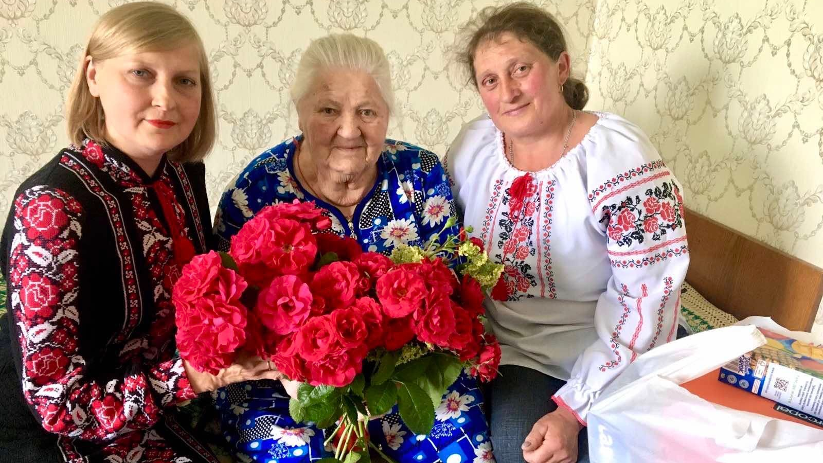 Щаслива бабуся і прабабуся: у громаді на Волині привітали довгожительку