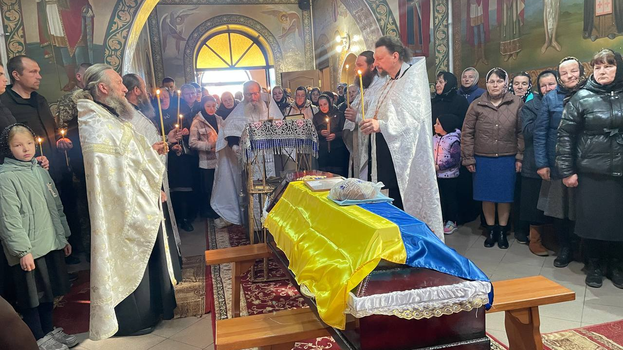 Прекрасний чоловік і батько, надійний побратим: на Волині поховали 29-річного захисника Миколу Півня