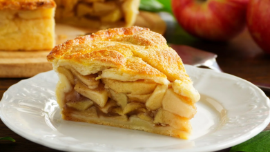 Простий і неймовірно ароматний: рецепт домашнього яблучного пирога, який завжди вдається