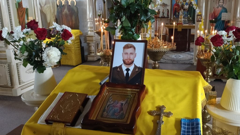 Батько боронить Україну від російських загарбників: на Волині попрощались з Героєм Романом Каденчуком