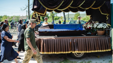 «На щиті» повернувся додому: на Волині поховали прикордонника Валентина Пірожика