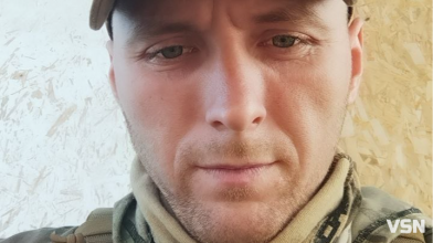 «Це якась наруга над загиблим!»: сімʼї Героя з Луцька двічі виготовили бракований пам'ятник