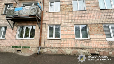 жінка випала з другого поверху у Рівному