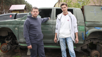 «Це кайф - дарувати життя старим авто»: брати з Волині безплатно ремонтують техніку для ЗСУ
