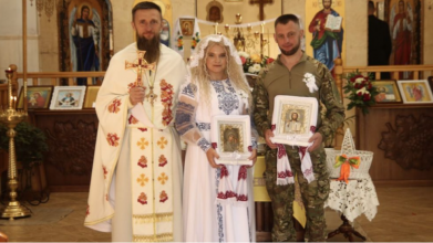 Любов з першого погляду: На Волині військовий обвінчався з коханою