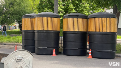 У Луцьку встановлюють нові підземні смітники