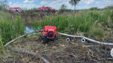 На Волині рятувальники другий день ліквідовують тління торфовища на площі 4 гектари