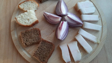 Як одним нігтем перевірити, чи смачне сало на базарі