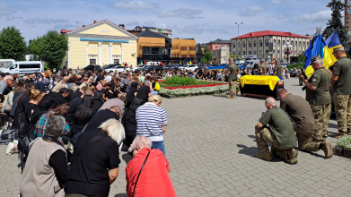 Більше місяця лікарі боролися за його життя, але серце не витримало: на Волині попрощались з Героєм Ігорем Фейдаком