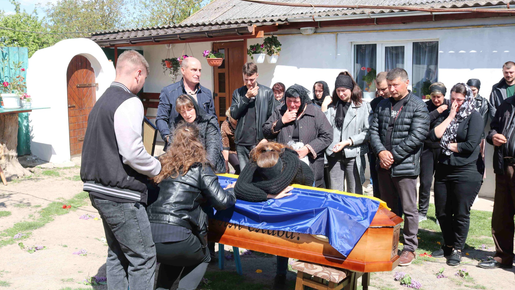 Безстрашно вибивав окупантів з української землі: на Волині поховали молодого Героя Романа Возняка