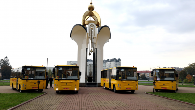 Чотири громади Волині поповнили автопарк сучасними шкільними автобусами