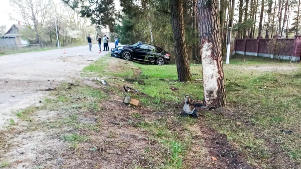 Біля Луцька п’яний водій на швидкості влетів у дерево - його судили