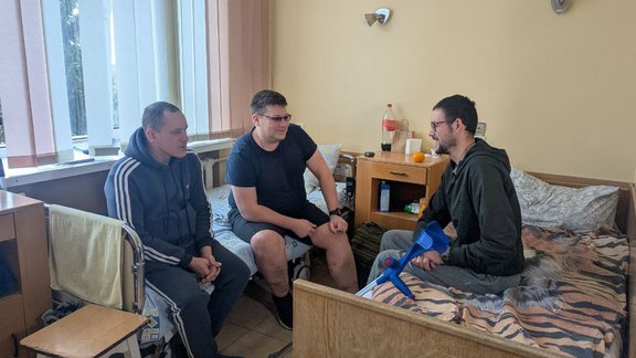 Коляда, святкове олів’є та ялинки: як волинський госпіталь дарує тепло ветеранам війни