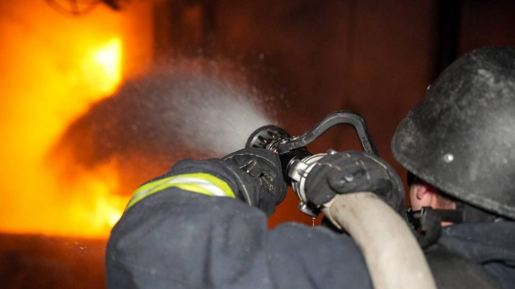 Російські військові скинули авіабомбу на багатоповерхівку Слов’янська - шестеро людей поранені