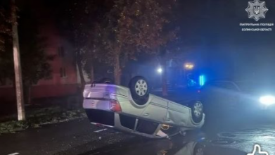 У Луцьку п’яний водій влаштував потрійну ДТП та перекинувся на дах