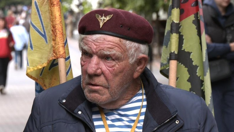 У Луцьку волонтер «Дядя Гриша» збирає гроші на ЗСУ