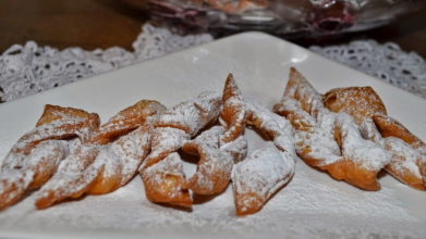 Хрустики як у мами: простий і бюджетний рецепт популярного десерту