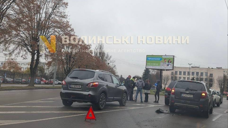 На кільці біля «Авангарду» у Луцьку через ДТП утворився затор