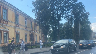 Через святкові лінійки у місті на Волині виник транспортний колапс