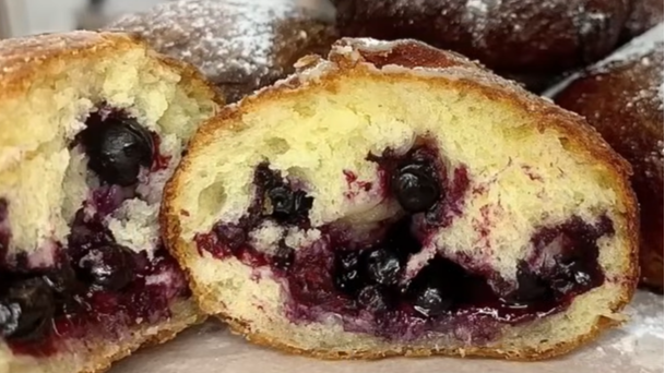Шацькі пончики з чорницею