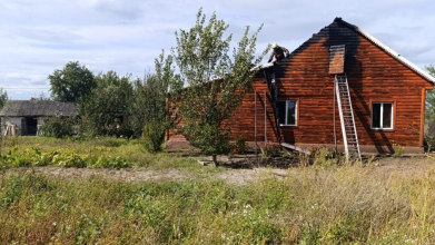 На Волині горів дерев’яний будинок: пожежу спричинило коротке замикання