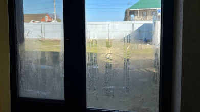 Як зменшити конденсат на вікнах за допомогою оцту та гелю для посуду